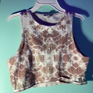 Tie die tank crop